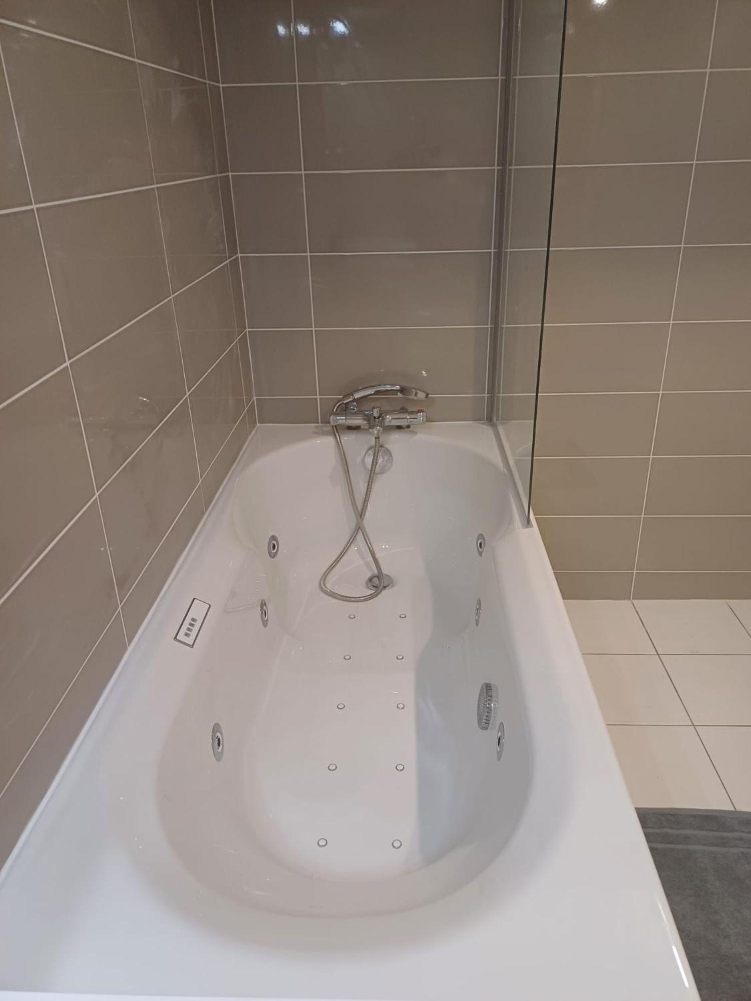 Le Loft Du Canal, 2 Lits, Baignoire Balneo, Wifi Appartement *